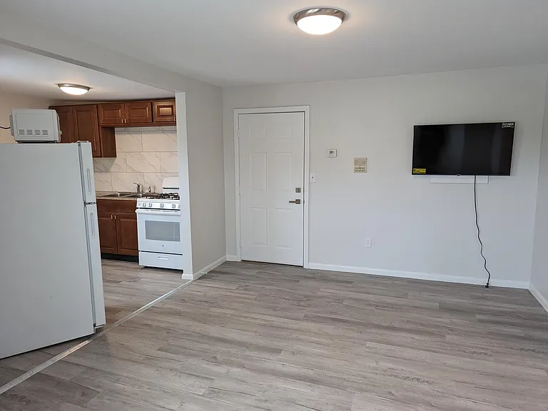 3 Cedar St #6 — Photo 7