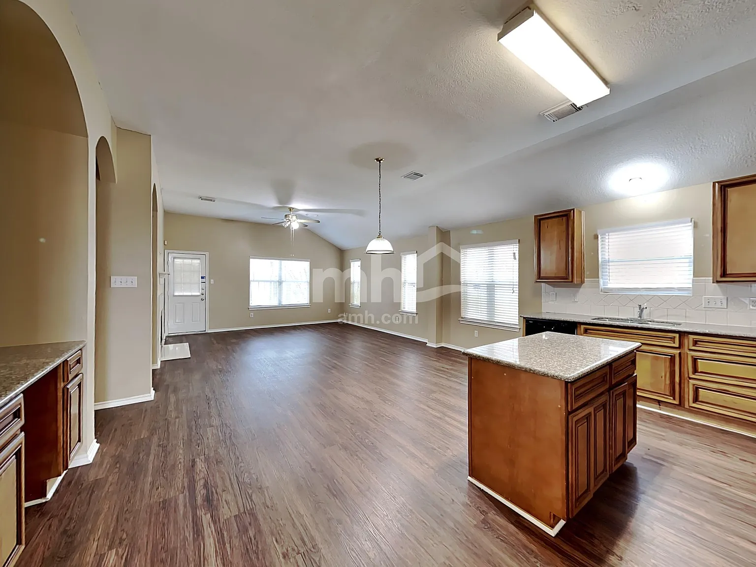 3 bed, 2.0 bath, 1756 sqft, $2,010 — Photo 4