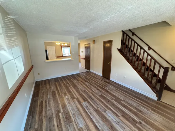 975 Meriden Road APT 109, Waterbury, CT 06705