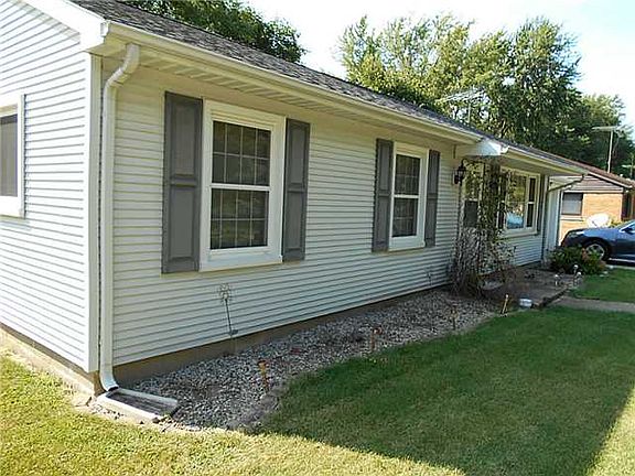 3rd image of 921 W Graceway Dr
