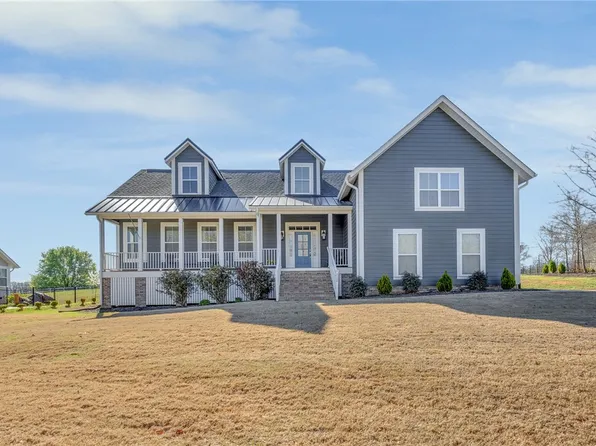 112 Lipizzaner Ct, Pelzer, SC 29669