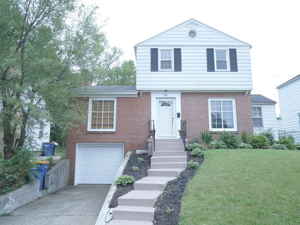 1st image of 944 Eleanor St NE