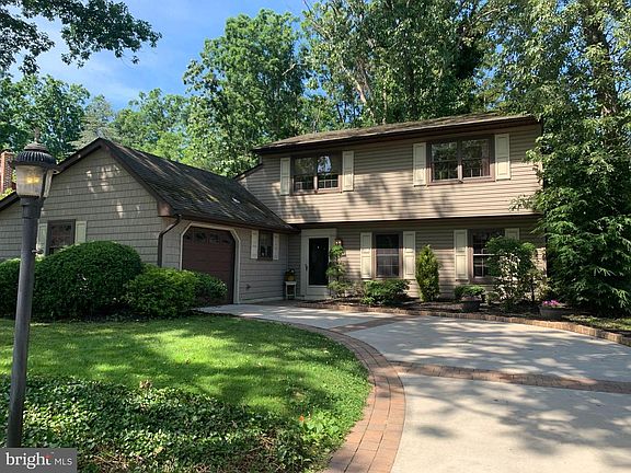 2nd image of 1729 Briarwood Dr