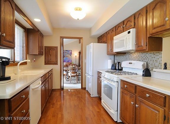 5th image of 1640 N Douglas Ct #1640