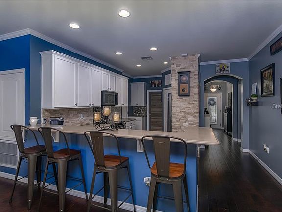 4th image of 302 Millwood Pl