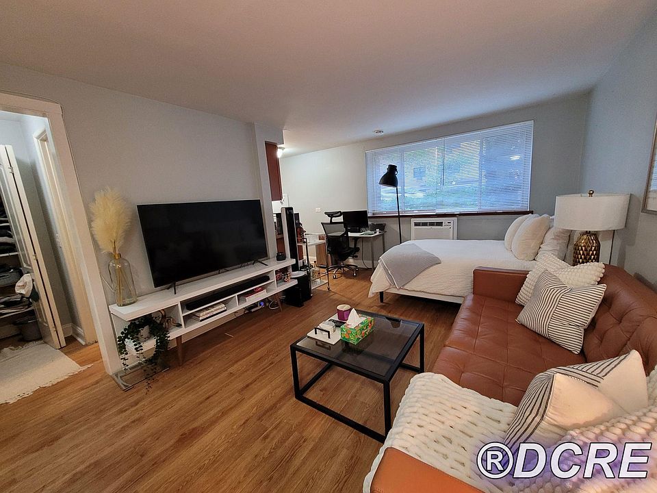 1st image of 2827 N Cambridge Ave APT 101