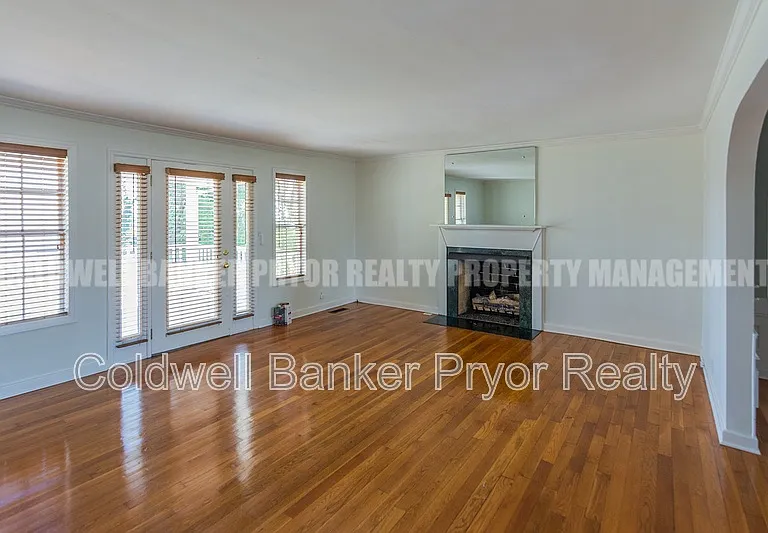 323 Walsh Rd — Photo 6