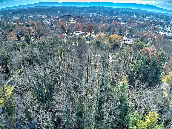 5th image of Peachtree Cir