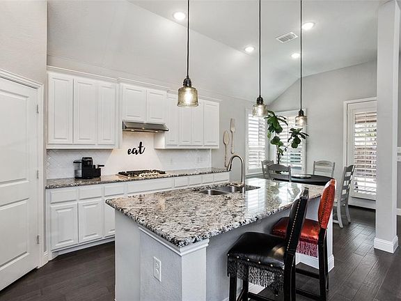 4th image of 1525 Snowdrop Dr