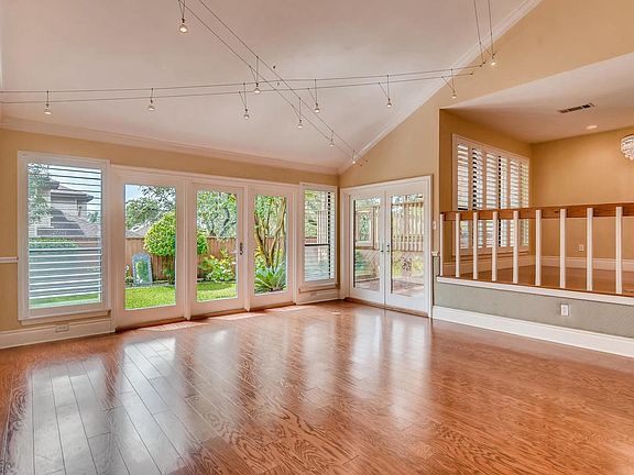 5th image of 1713 Bay Hill Dr