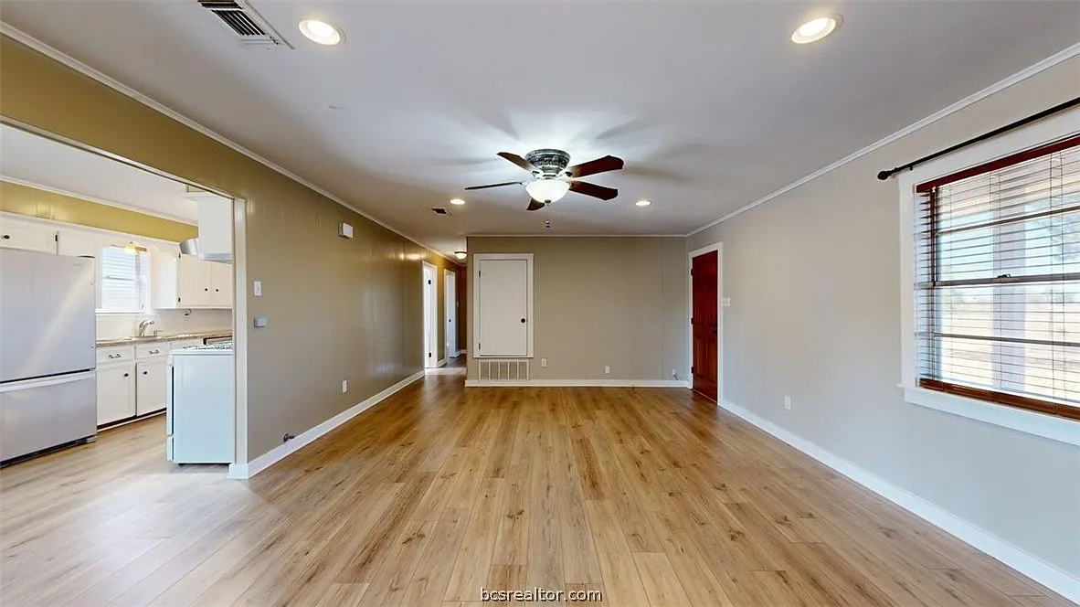 3 bed, 2.0 bath, 1262 sqft, $1,700 — Photo 3