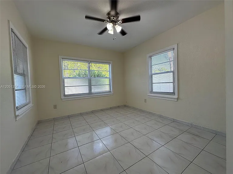 610 NW 23rd Place Front #FRONT — Photo 10