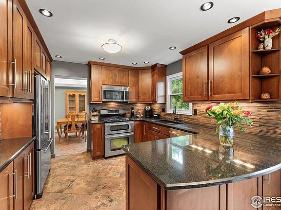 3rd image of 1021 Pinyon Dr