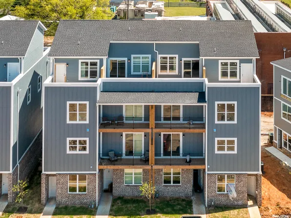 1051 Montague Pl, Chattanooga, TN 37408