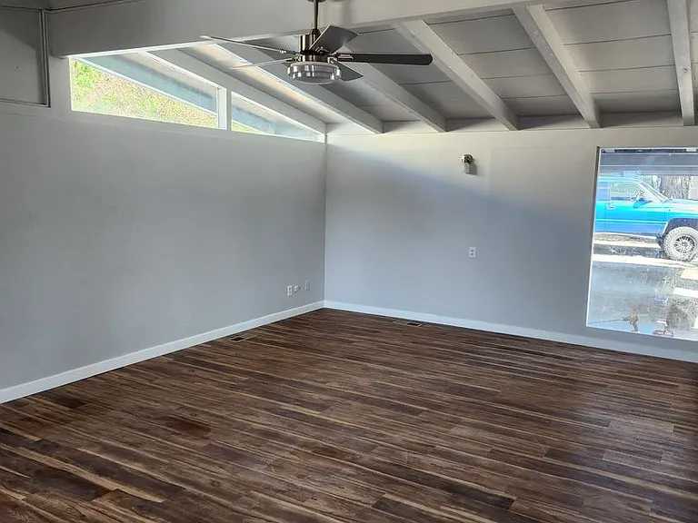 1290 Main St SE — Photo 3