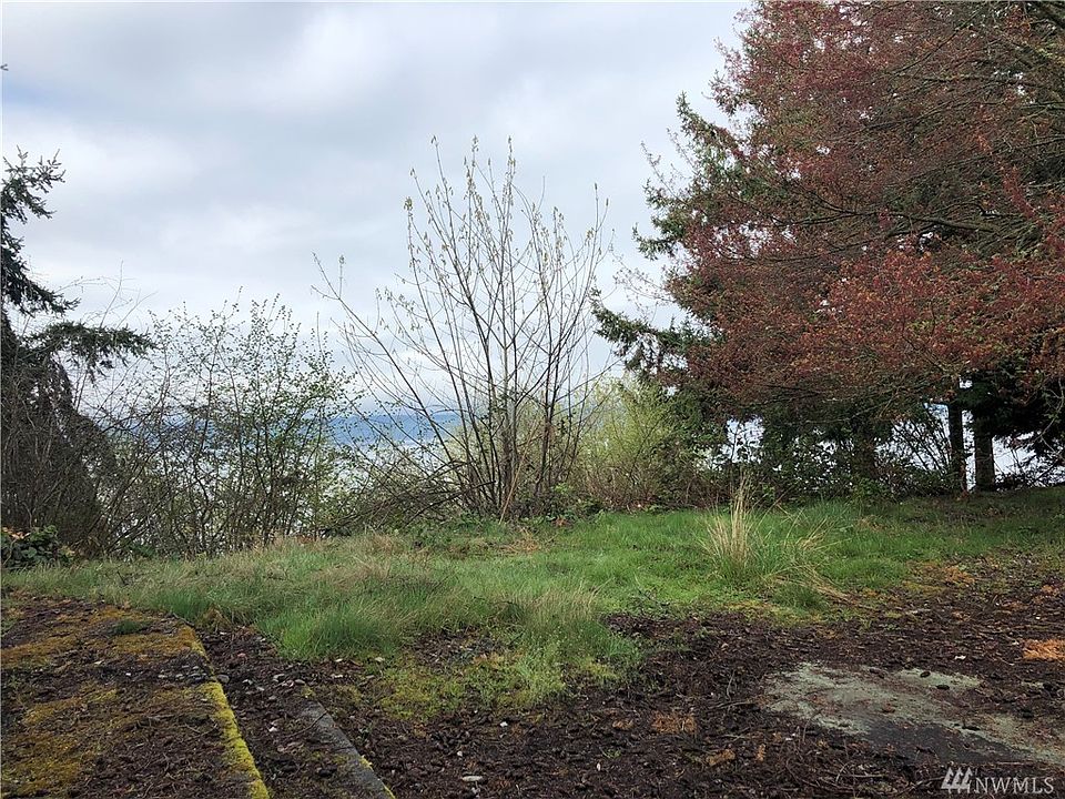 2nd image of 18961 Edgecliff Dr SW