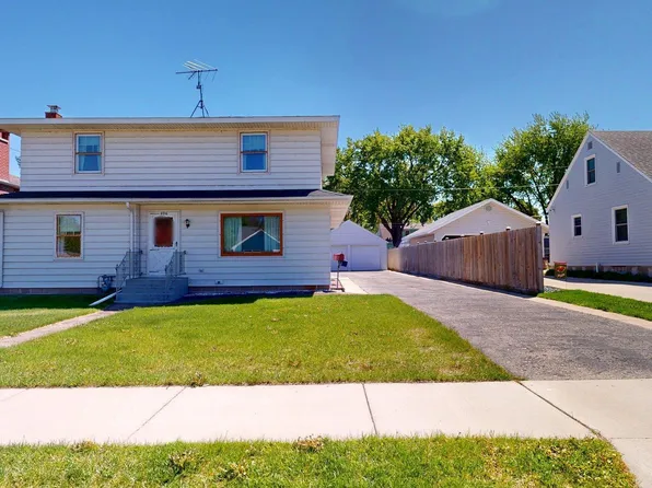 406 Giles Pl, Albert Lea, MN 56007