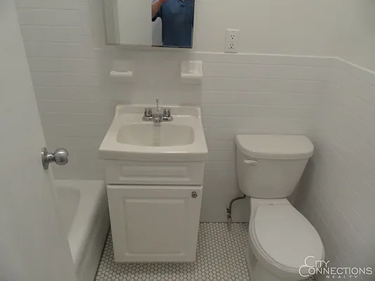 Rented by City Connections Realty | media 23