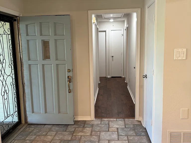Entry/Hall to Bedrooms