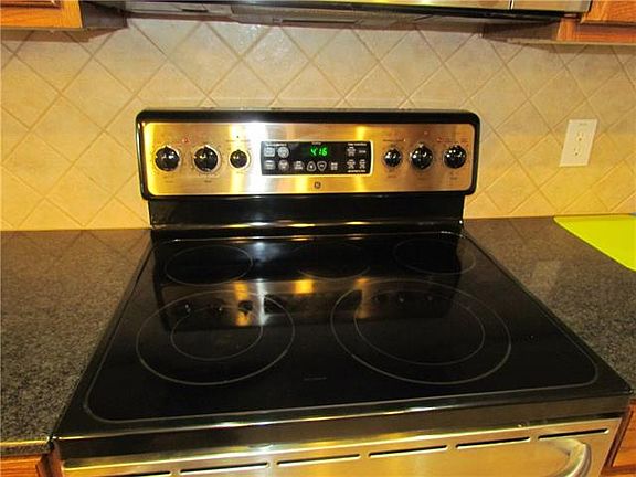 4th image of 2648 Baytree Dr