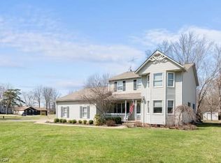 1099 Heatherstone Dr, Painesville, OH 44077