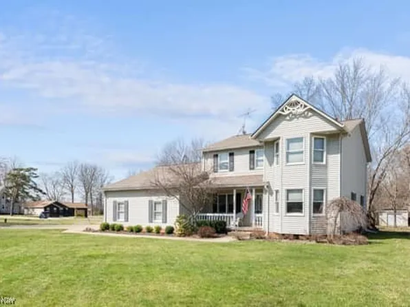 1099 Heatherstone Dr, Painesville, OH 44077