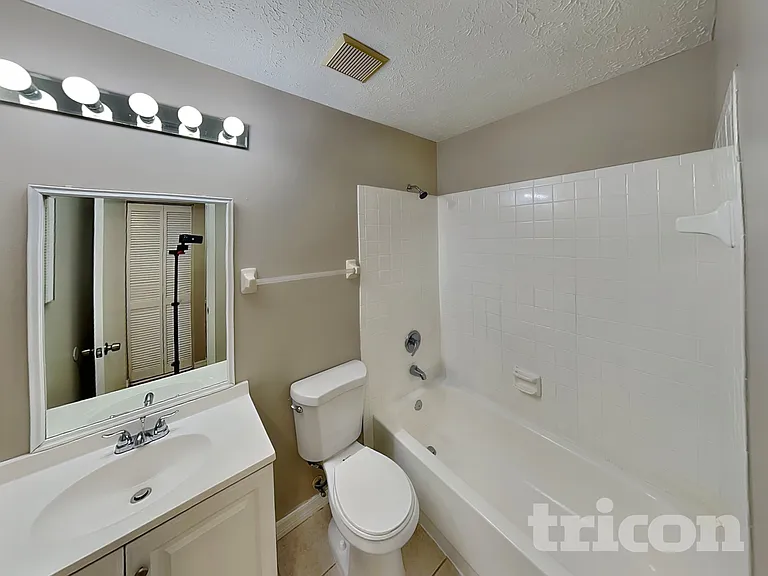 2704 Manor Hill Dr — Photo 16