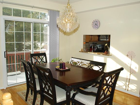 3rd image of 4070 Fountainside Ln