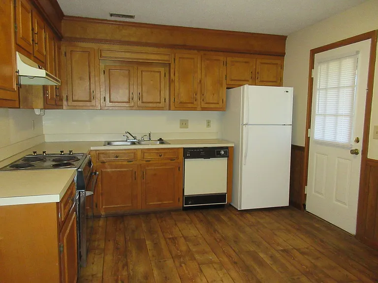 211 W Hampton St #1-7 — Photo 6