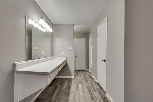 London Square Apartments Photo 1