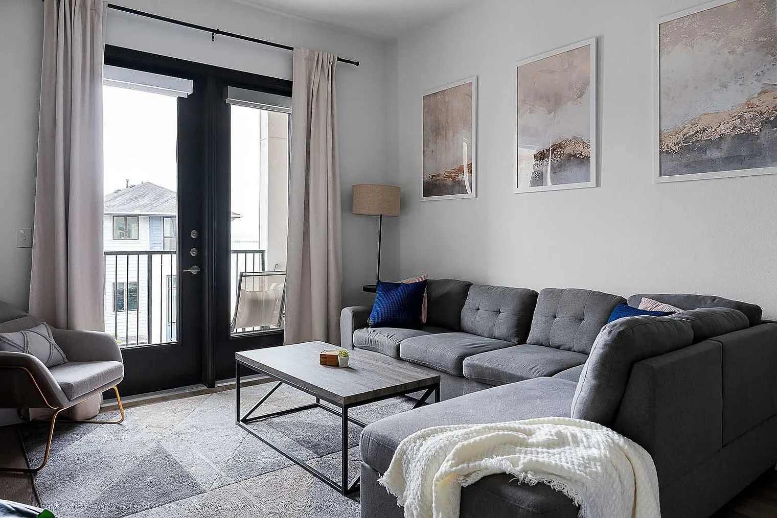 1 bed, 1.0 bath, 807 sqft, $3,222 — Photo 1