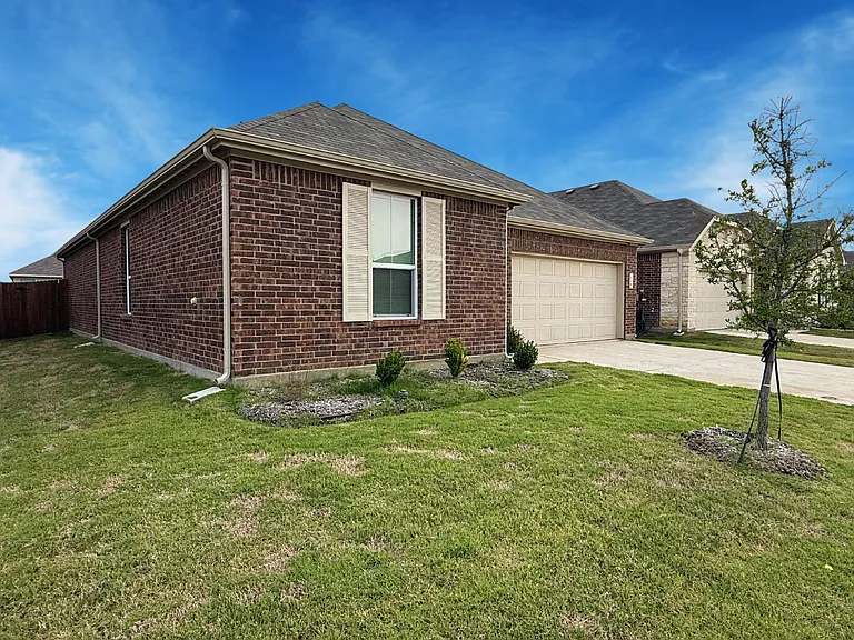 524 Hackney Dr — Photo 3