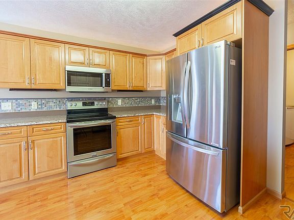 4th image of 712 N Sandberg Dr