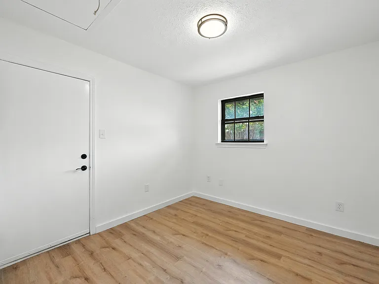 3309 Larkin Ln — Photo 4