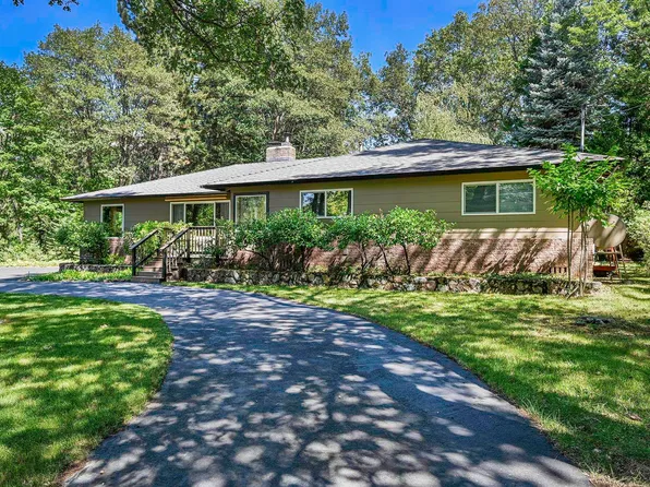 420 N Adams Dr, Mount Shasta, CA 96067