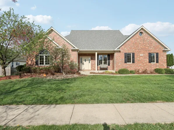 140 E Lynn St, South Elgin, IL 60177