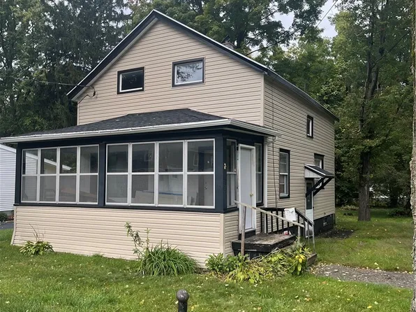 226 Chestnut St, North Syracuse, NY 13212