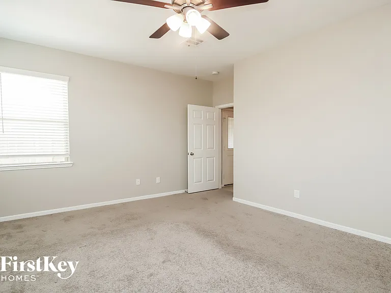 9207 Penfield Dr — Photo 12