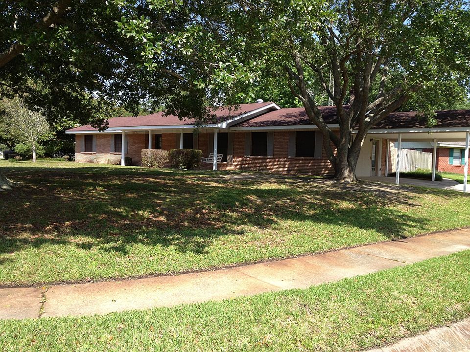 1st image of 2517 Parkwood Pl