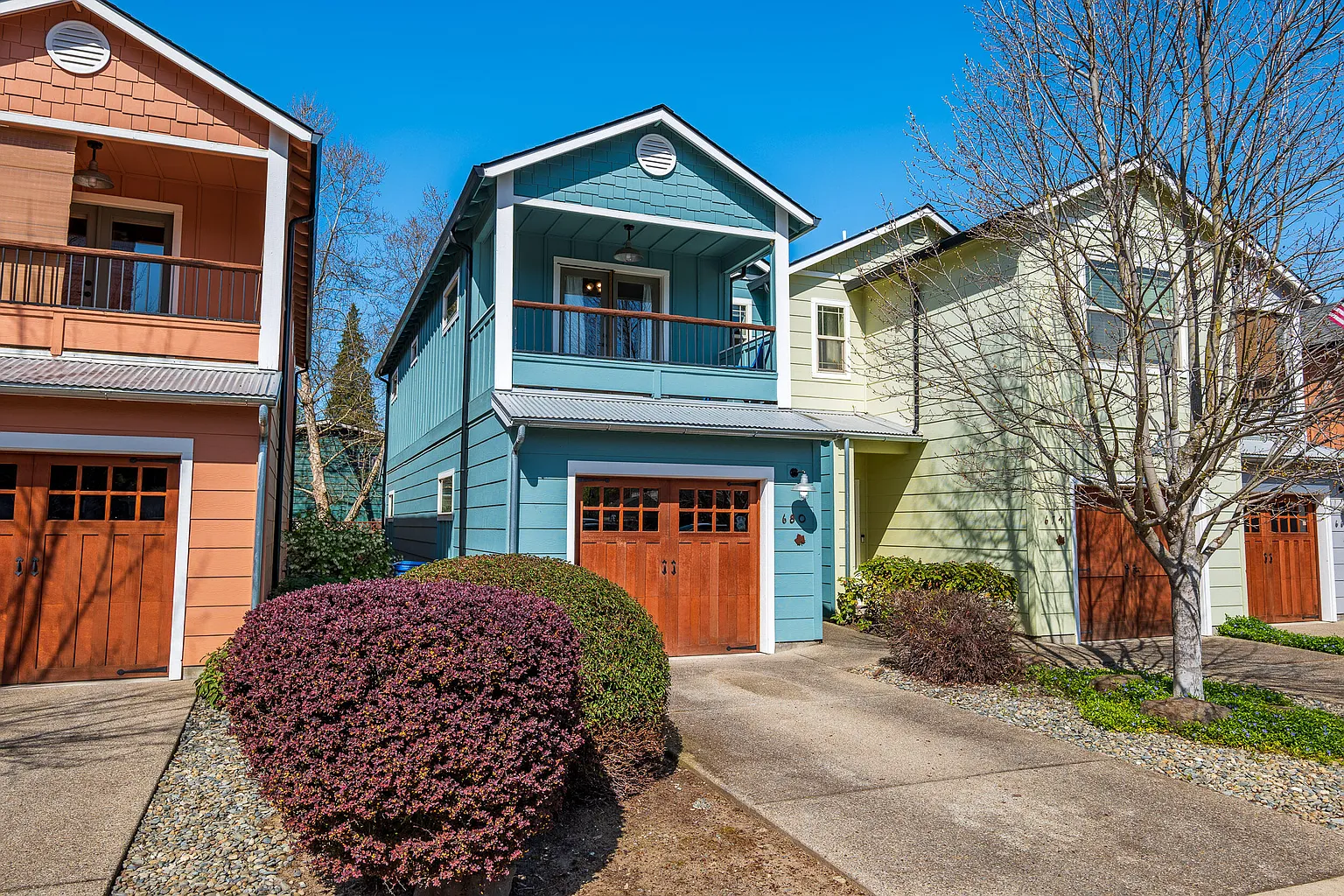 680 SE Vine Maple Ln photo 1