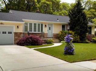 15 Iorio Dr, Hamilton, NJ 08620
