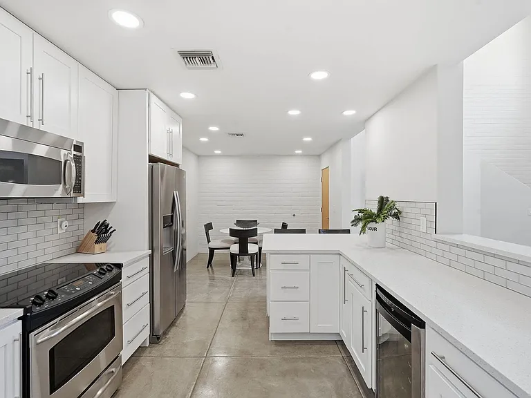 3225 E 3rd St — Photo 19