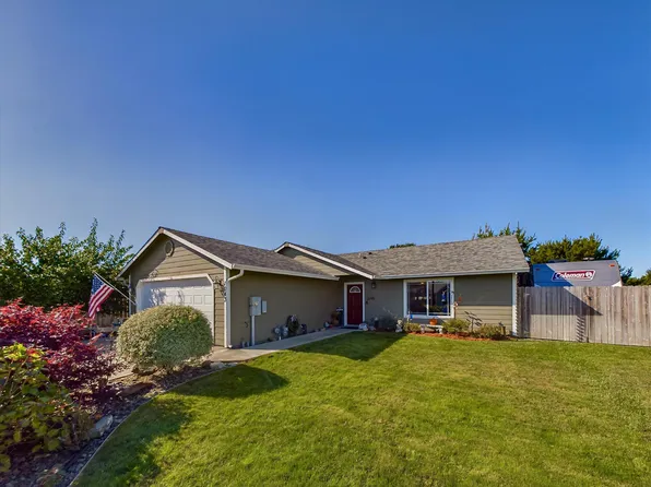 1043 Yamaha Pl, McKinleyville, CA 95519