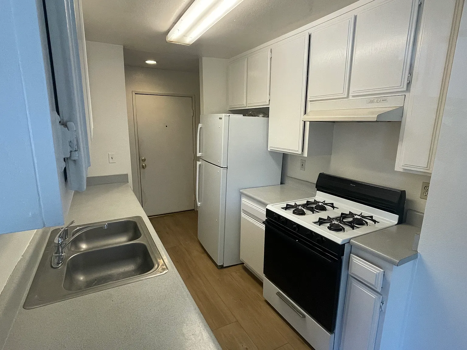 3 bed, $3,300 — Photo 4
