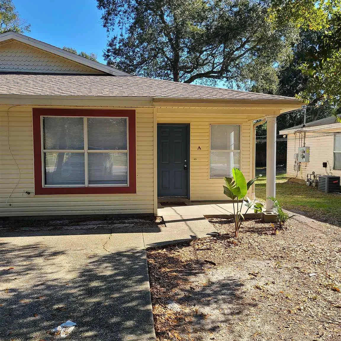 3 bed, 900 sqft, $995 — Photo 1