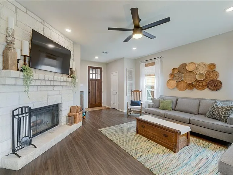 205 Tordesillas Dr — Photo 2