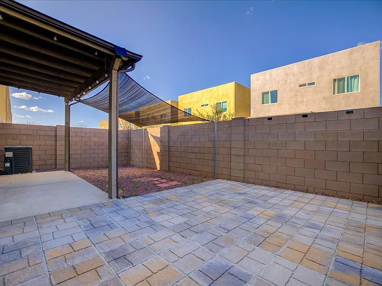 241 E Imperial Ct — Photo 30