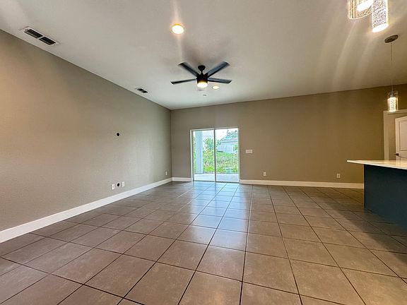 4th image of 12 Zinnia Ln E