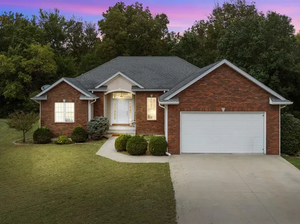 3655 Flat Creek Dr, Sedalia, MO 65301