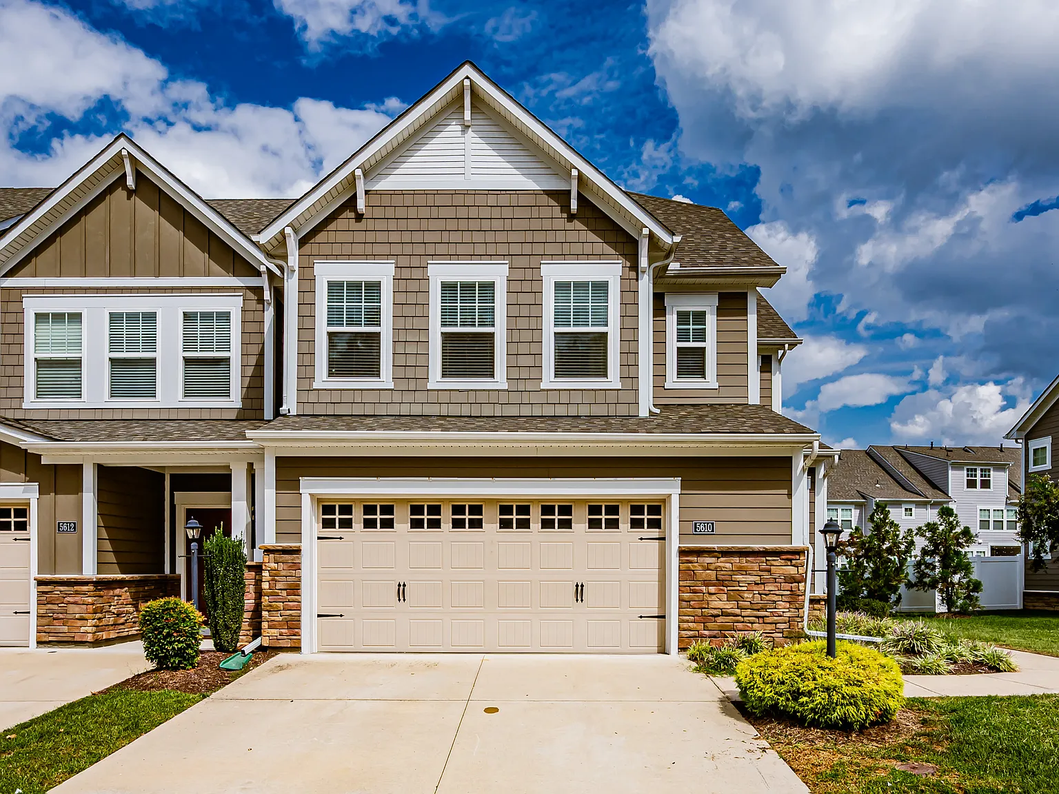 3 bed, 2.5 bath, 2152 sqft, $3,050 — Photo 2